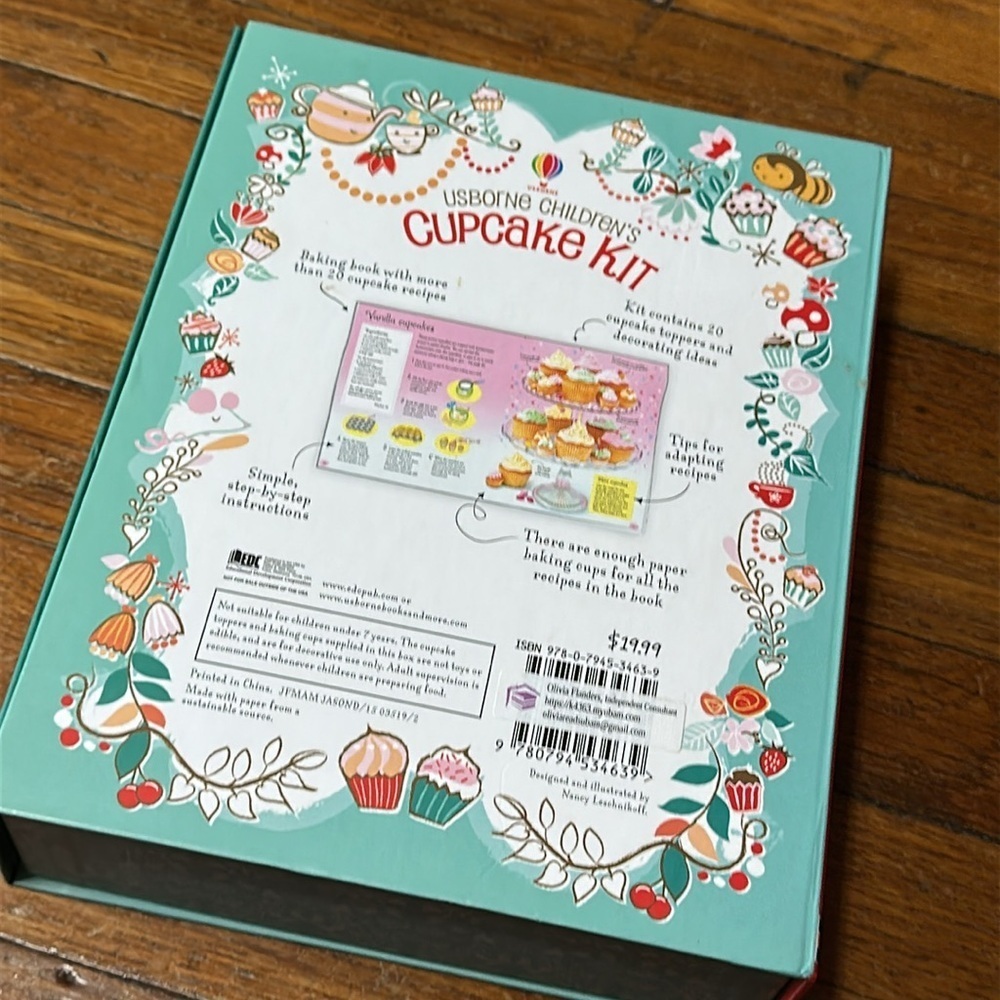 Usborne Children’s Cupcake Kit, Book + Supplies - Picture 4 of 5